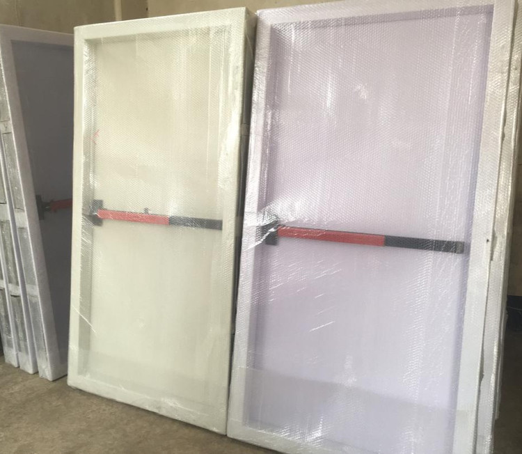 درب ضد حریق سفید و کرم