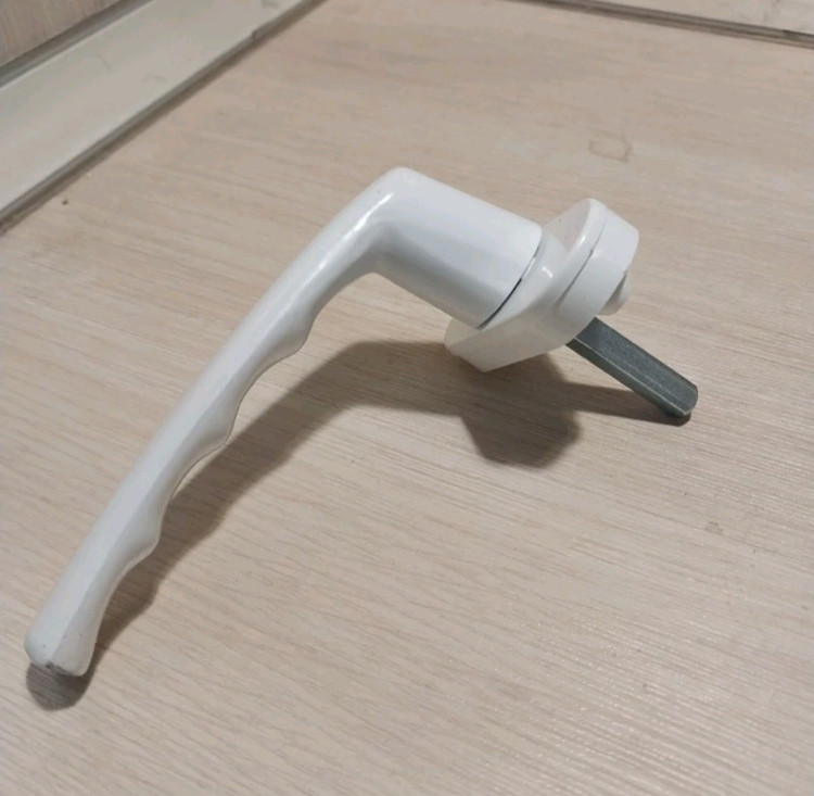 دستگیرههای پنجره دوجداره سفید