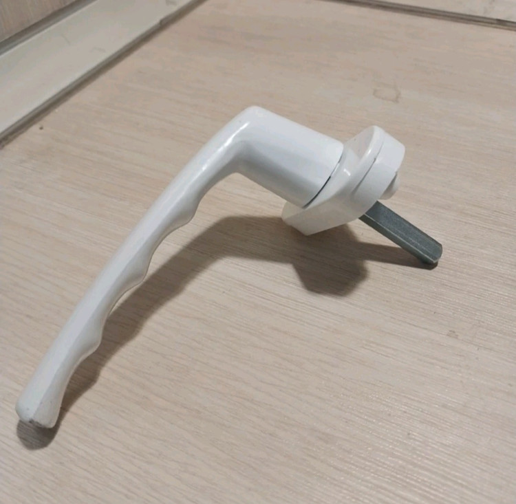 دستگیرههای پنجره دوجداره سفید