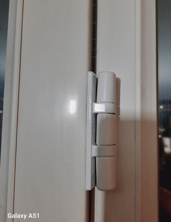 لولای نصب شده