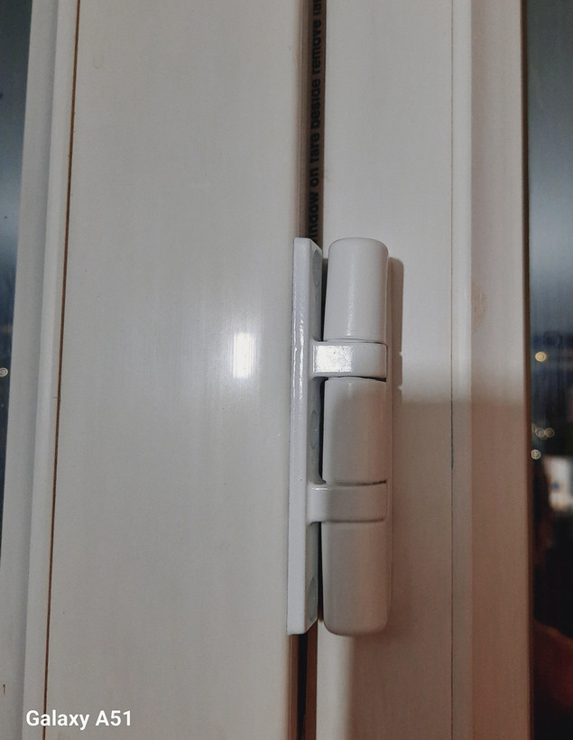 لولای نصب شده